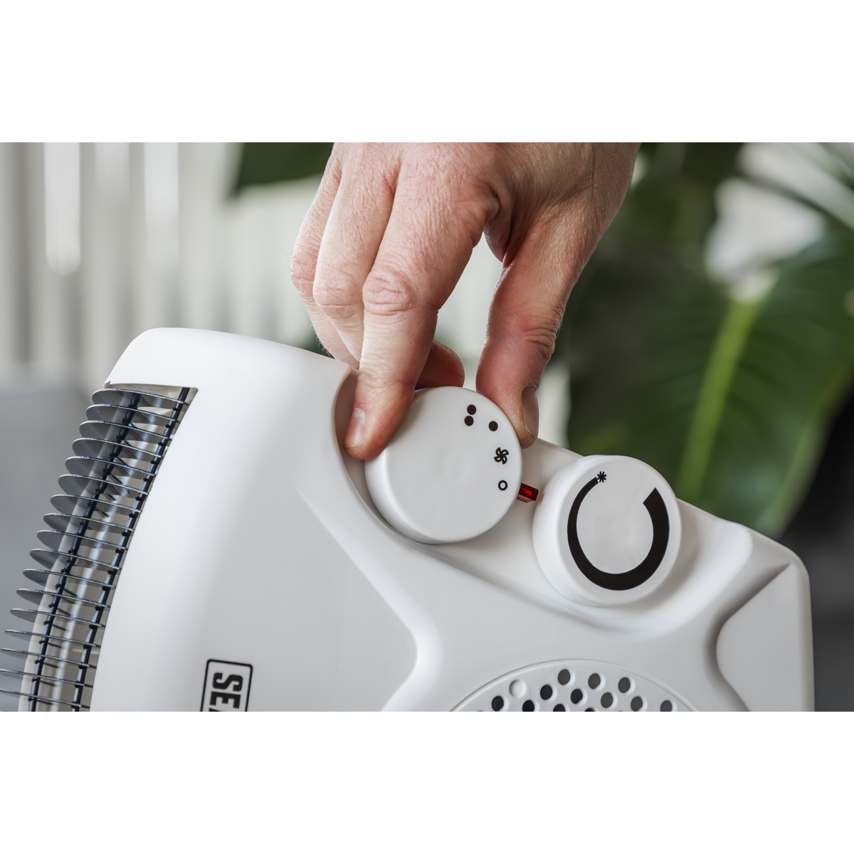 Sealey Fan Heater with 2 Heat Settings & Thermostat 2000W/230V (FH2010) - Image 8