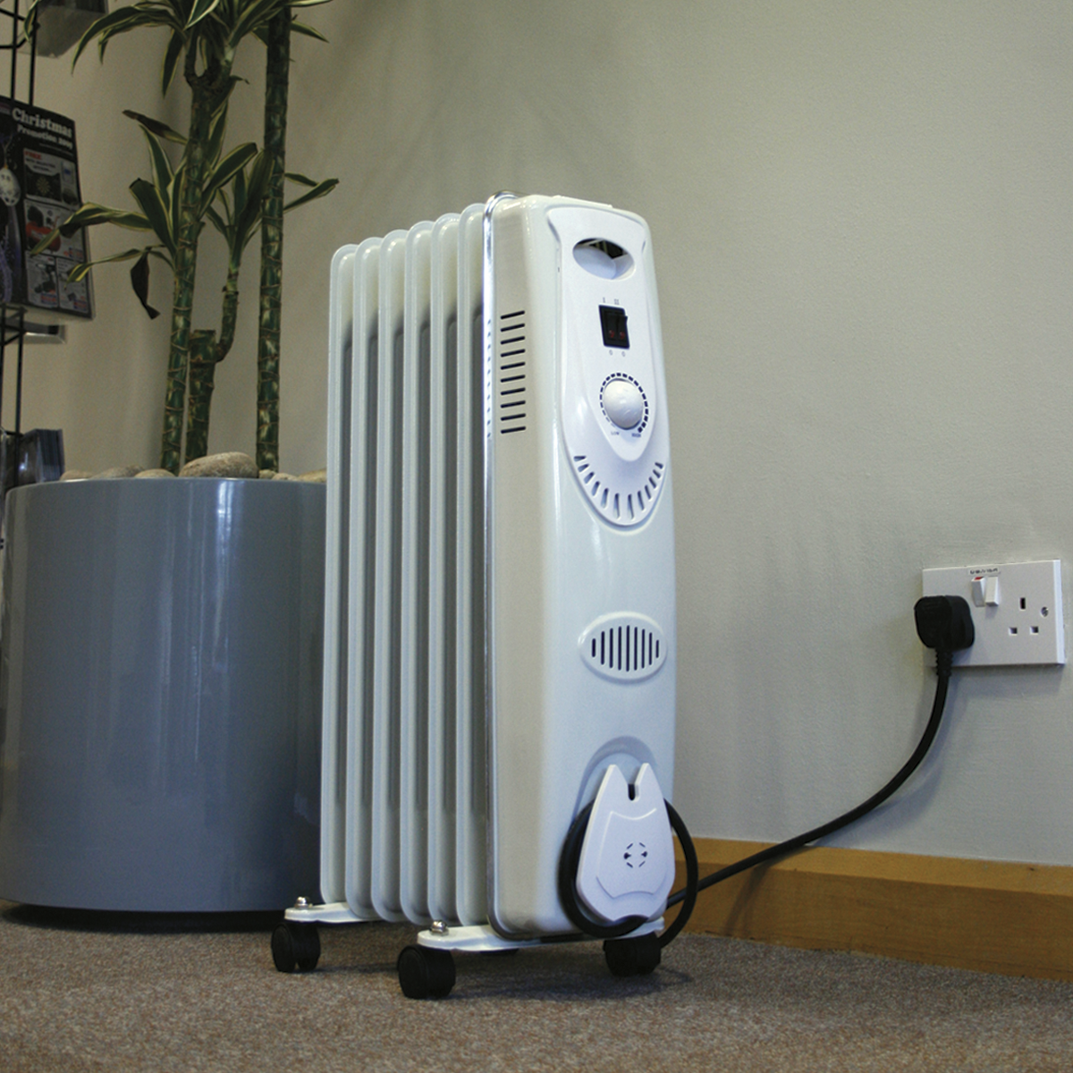 Sealey 7-Element Oil Filled Radiator 1500W/230V (RD1500) - Image 2